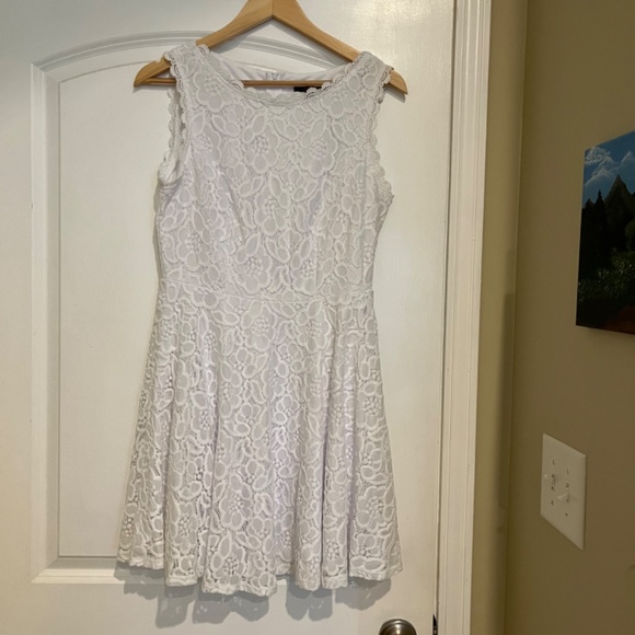 CITY STUDIO | Lace Fit & Flare Sleeveless Dress | White | Size: 9 Juniors - Picture 4 of 8
